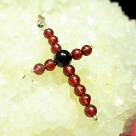 Cruciulita Granat